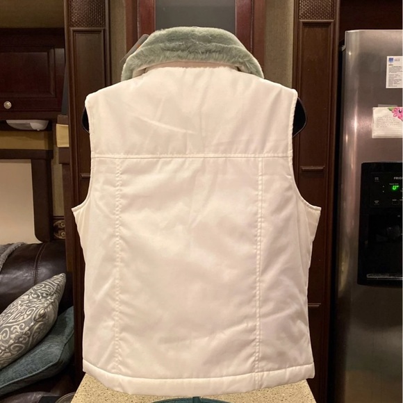 NWT Nike Vest Size Medium - Picture 8 of 11